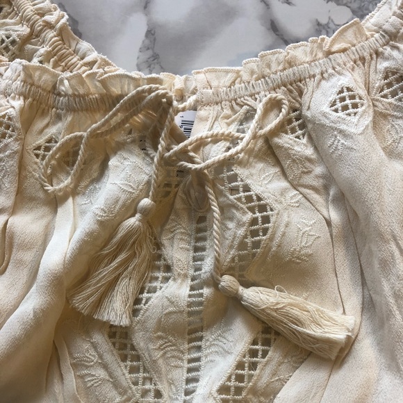 ❌CLOSEOUT SALE❌ ASTR crochet off the shoulder top - Picture 6 of 8